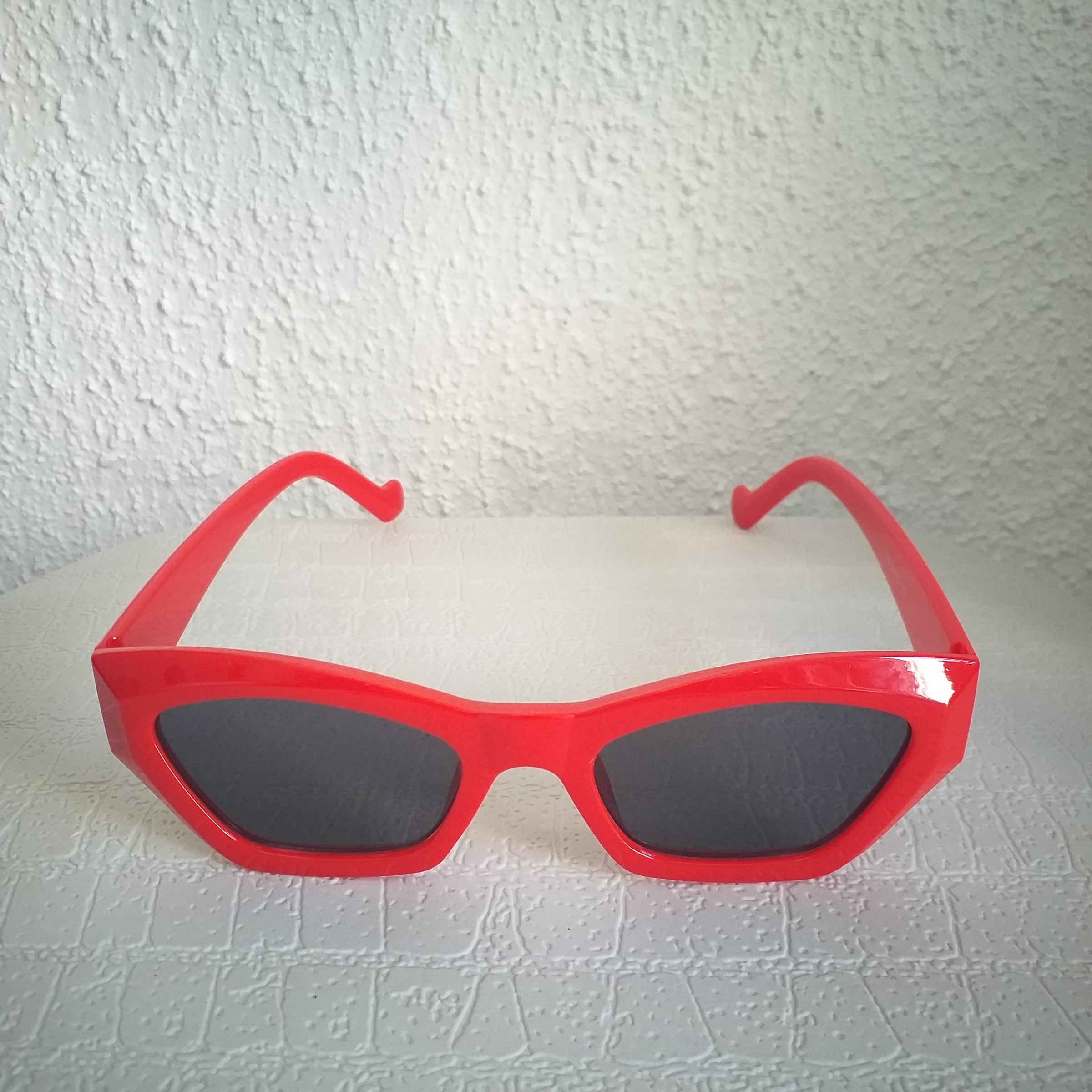 Red retro discount cat eye sunglasses